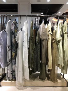 2018真丝高端贵气连衣裙品牌专柜工厂货源与一线品牌女装尾单批发解析